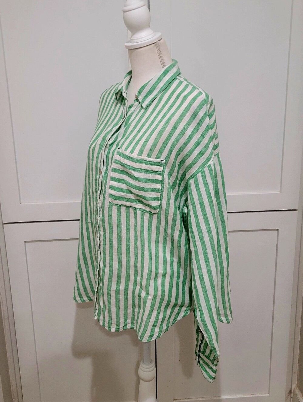 Nicole Miller 100% Linen Green & White Striped Button-Up Blouse | Size Large - Picture 2 of 7